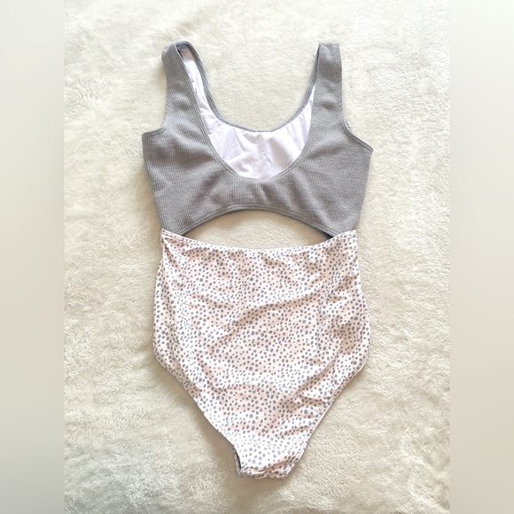 One piece bathing suit - Picture 4 of 4